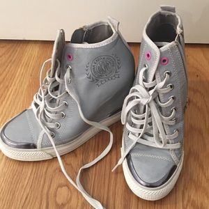 DONNA KAREN DKNY HEATHER GREY WEDGE SNEAKERS 6 - LIKE NEW!